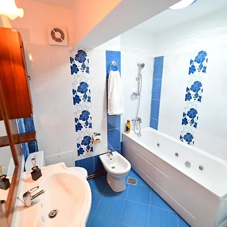 Vacation With Free Parking Apartment